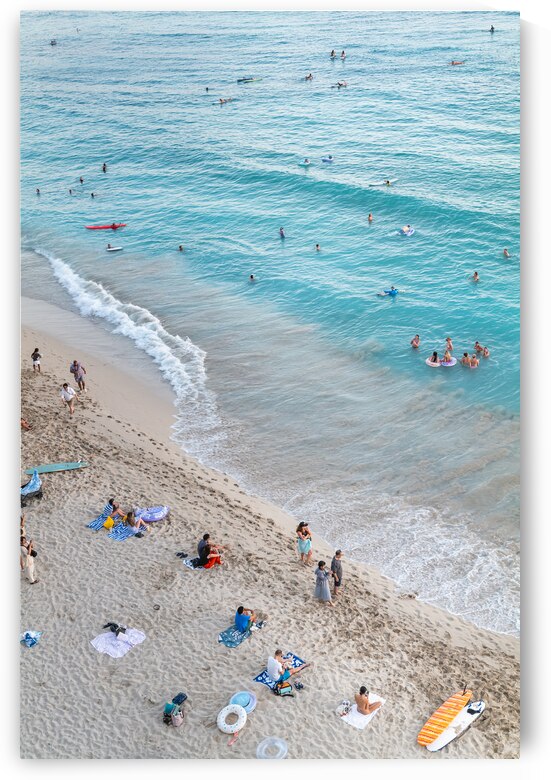 Waikiki Beach 6 by Andrea Bruns